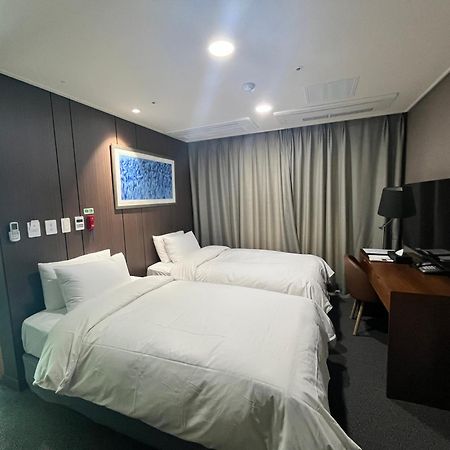 Raonstay In Perla Hotel จินจู ภายนอก รูปภาพ
