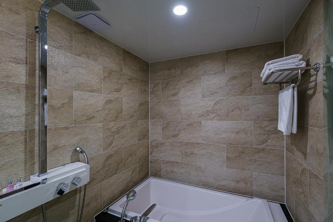 Raonstay In Perla Hotel จินจู ภายนอก รูปภาพ