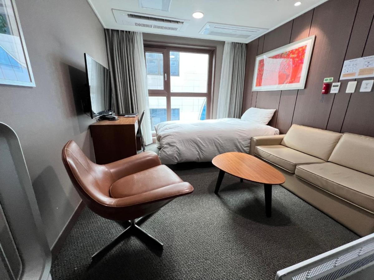 Raonstay In Perla Hotel จินจู ภายนอก รูปภาพ